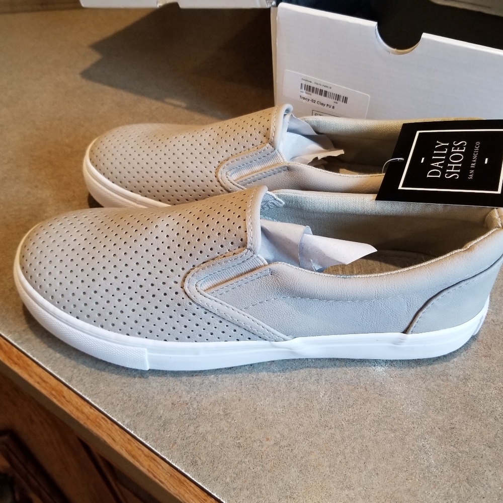 Casual sneakers
